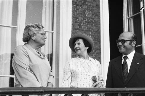 Anefo photo collection.  Escovar Salom is received by Queen Juliana at Huis.. Stock Photos
