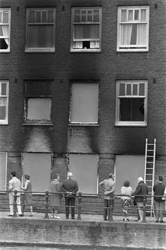 Anefo photo collection. Fire in plot at Stuyvesantstraat Hoek Postjeskade.... Fotos de archivo
