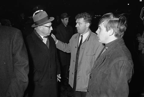 Anefo photo collection. Fire in plot 116 at the Mauritskade, Mayor Samkald... Fotos de archivo