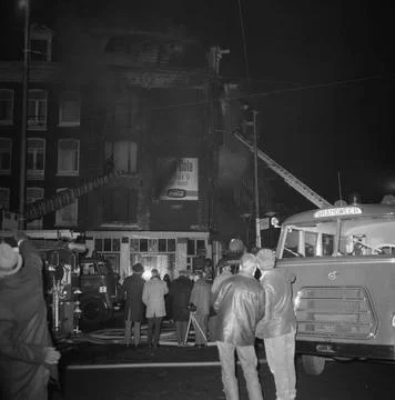 Anefo photo collection. Fire in plot 116 at the Mauritskade. February 15, ... Fotos de archivo