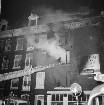 Anefo photo collection. Fire in plot 116 at the Mauritskade. February 15, ... Fotos de archivo