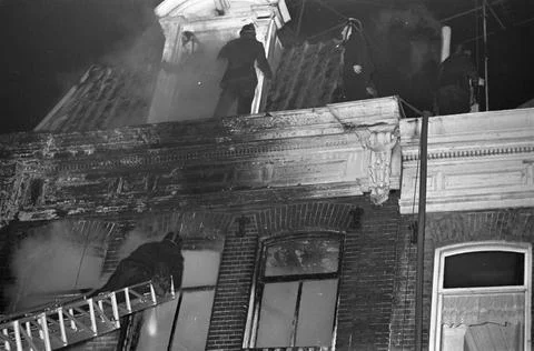 Anefo photo collection.  Fire in plot 116 at the Mauritskade, during exting.. Fotos de archivo