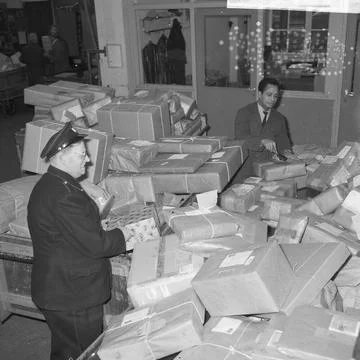 Anefo photo collection. Pressed the Parcel Post department at Central Stat... Stock Photos