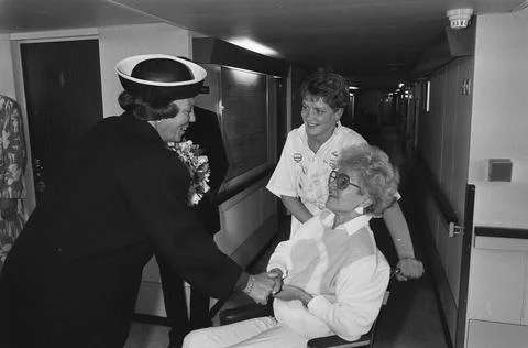 Anefo photo collection. Visit Queen Beatrix to holiday ship J. Henry Dunan... Stock Photos