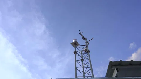 Anemometer on sky background, wind speed indicator equipment technology 库存影片 136903145