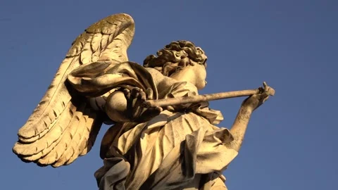Angel Statue in the Evening Vídeo Stock 197630705