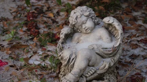 Angel statue in snow Stock Footage 148594346