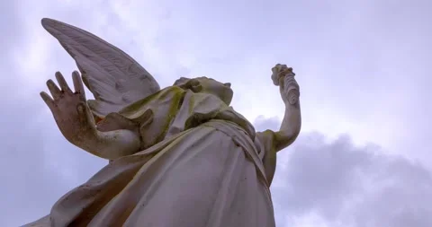 Angels: Religious Statue, Clouds Timelapse Vídeo Stock 167515804