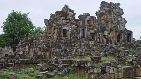 Angkor Wat, A remarkably tall building set against dense jungle backdrop Stock Footage 305377139
