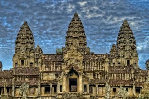 Angkor wat temple with dramatic clouds Foto stock
