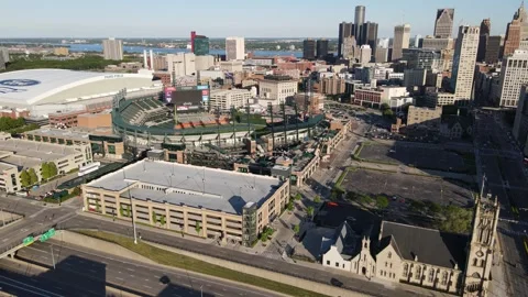 Angle drone video of Comerica Park, approach from distance Vidéo 307799364