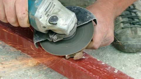 Angle grinder clears the wrench 库存影片 88353792