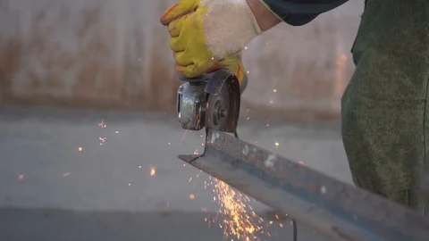 Angle grinder metal work Vídeo Stock 99044118
