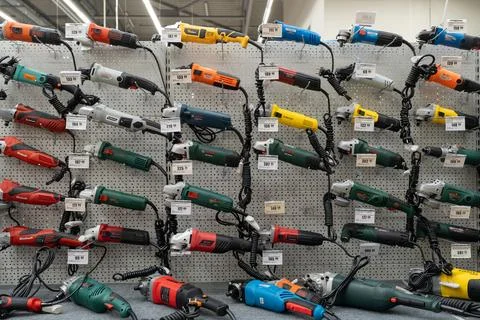 Angle grinders on display in a hardware store. Minsk, Belarus - july 5, 2025 Foto stock