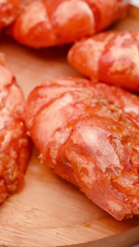 Angle view prawns rotating at vertical composition Video stock 255358586