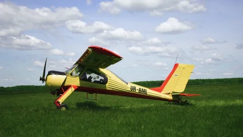 Angled close up (macro) of a graphite pencil drawing a line on textured Stock Footage 85507926