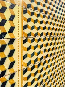 Angled perspective of 3D cube illusion pattern tiles Foto stock