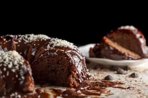 Angled side view of a gourmet round chocolate cake with coconut shreds Stock-Fotos