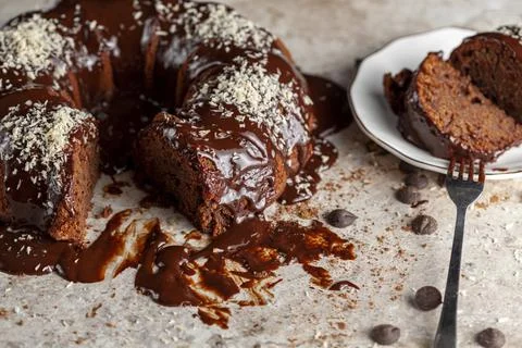 Angled side view of a gourmet round chocolate cake with coconut shreds Stock-Fotos