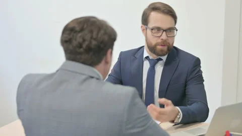 Angry Client Fighting with Manager in Office 库存影片 231265434