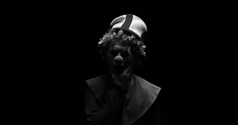 Angry clown posing on camera 库存影片 155105544