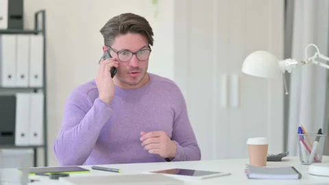 Angry Creative Middle Aged Man Talking on Smartphone 스톡 동영상 143568827