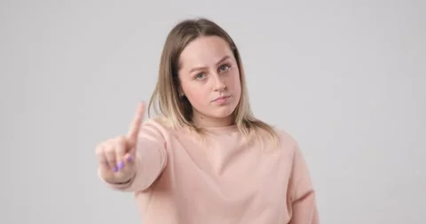 Аngry girl asks not to do this 库存影片 142230487