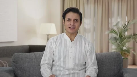 Angry Indian man shouting on someone Video stock 252950940