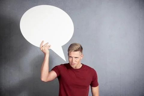 Angry man holding white empty speech ballon. Foto stock