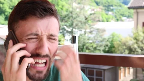 Angry man talking on the Phone Stockbeeldmateriaal 157238685