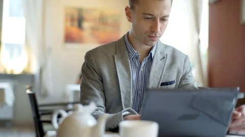Angry man in a tweed jacket shouting on someone while having a videcall, steadyc Stock-Footage 70683683