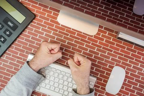 Angry man working in office Foto stock