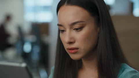 Angry manager scrolling pad nervously closeup. Anxious woman solving problems Stock Footage 225651238