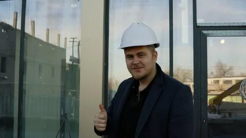 Angry supervisor shouting at construction worker on a building site Foto stock
