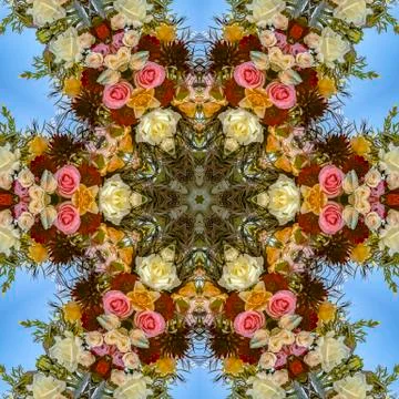 Angular floral design with red orange and white flowers at a wedding Foto stock