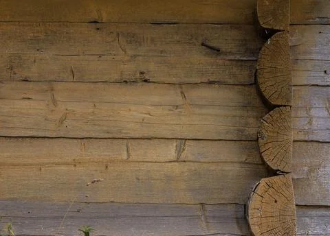The angular part of a wooden house made of logs. In the picture shows a few l 스톡 사진