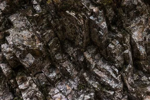 Angular Rock Formation with Sharp Layered Geological Structure Foto stock