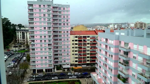Angular view of the wet streets of a block of buildings in Lisbon. camera Vídeos de archivo 135303585
