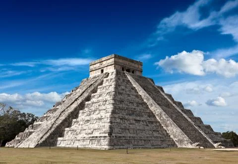 Anicent mayan pyramid in Chichen-Itza, Mexico Stock Photos