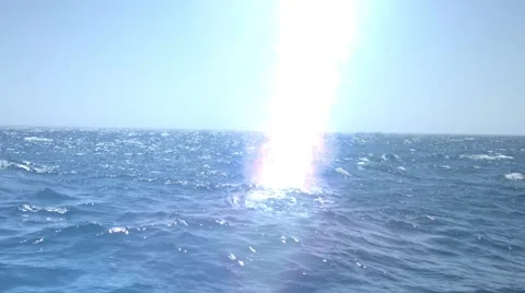 Animated electric lightning passing through sea Vídeo Stock 67555224