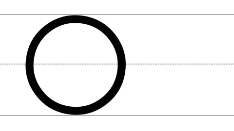 Animated tutorial to writing uppercase and lowercase letter O 스톡 동영상 233563013
