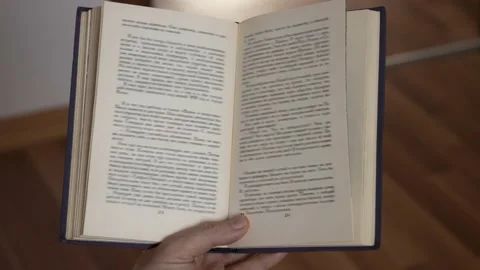 Animation of books in a hand 库存影片 233564229
