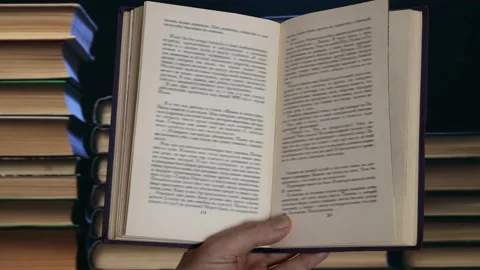 Animation of books in a hand 库存影片 233564489