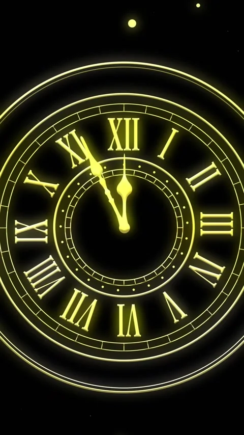 Animation of clock showing midnight and fireworks exploding on black background 库存影片 323783495