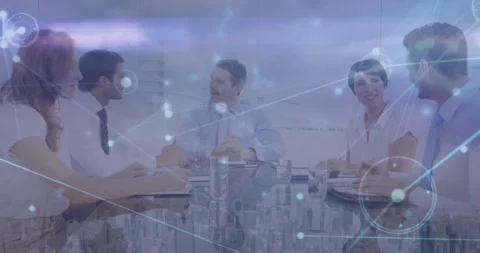 Animation of connected dots and aerial view of cityscape over diverse coworkers Video stock 330114099