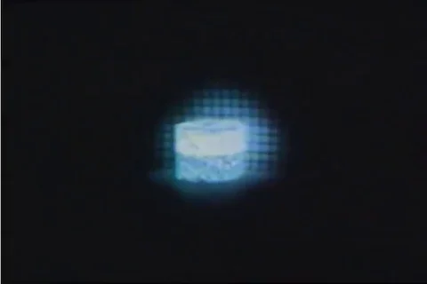 An animation explains how radioisotopes function in an atom in the 1950s 스톡 동영상 99670436