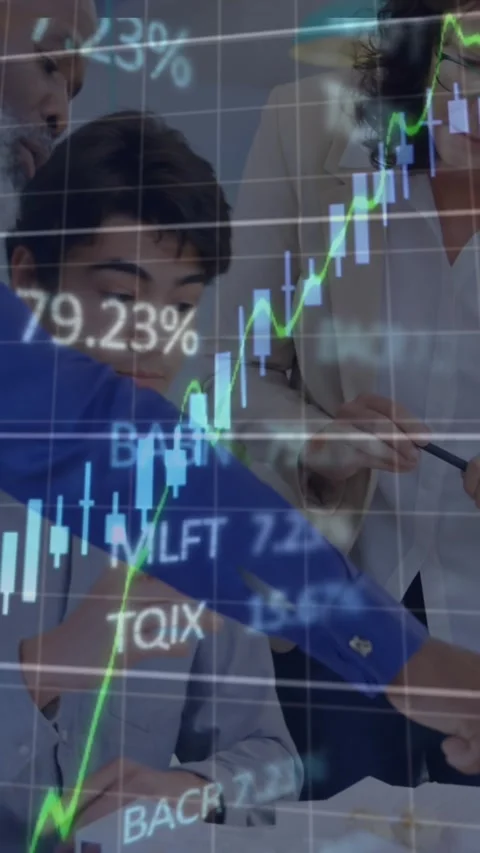 Animation of financial data processing over three diverse engineers discussing 库存影片 344011860