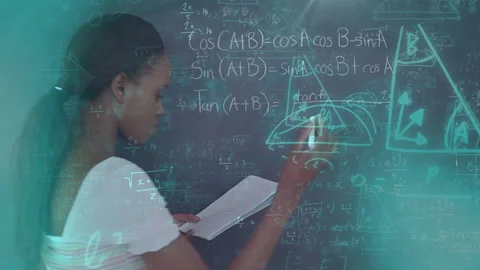 Animation of math equations with caucasian student girl writing on chalkboard 库存影片 132547546