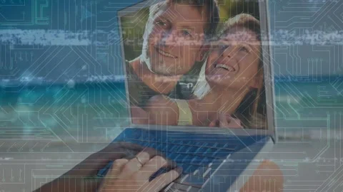 Animation of microprocessor connections over laptop screen with caucasian couple 库存影片 202074691