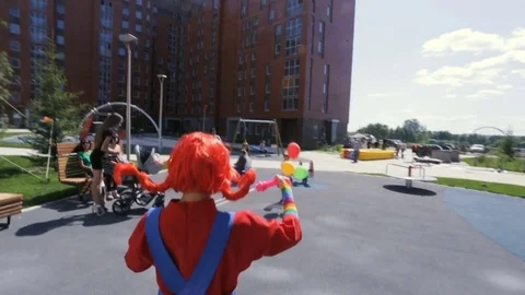Animation programme in big city square with funny cute red hair entertainer Video stock 79870170
